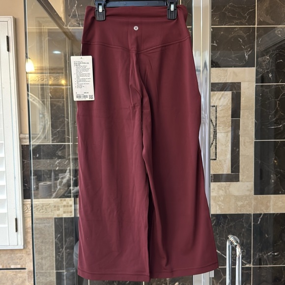 Lululemon wine wide leg, size 6, NWT. - Picture 4 of 5